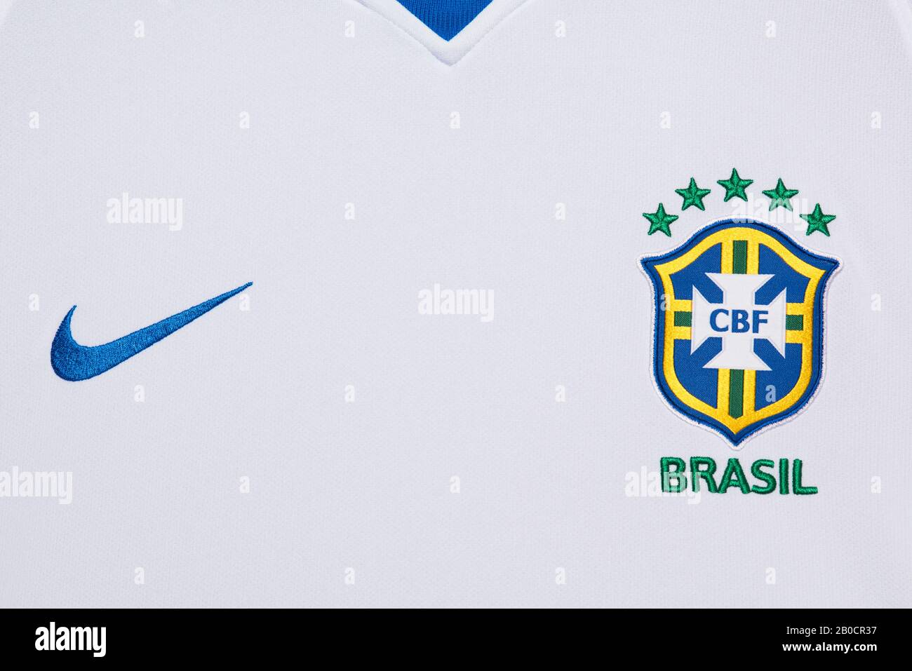 administración crítico Pirata Primer plano camiseta Nike Brazil 2019 White Copa America 100 aniversario  Fotografía de stock - Alamy