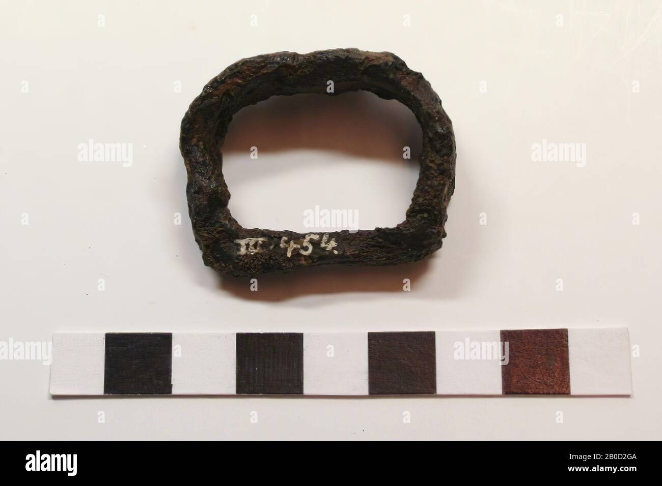 Número erróneo sobre el objeto, cierre, metal, hierro, 3.8 x 2.9 x 1.5 cm, medieval, Alemania, desconocido, desconocido, Andernach Foto de stock