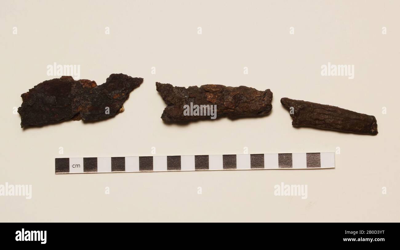 Remanente de espada APL 209 ?, fragmentos, metal, hierro, 8.5 x 2.7 x 1.3 cm, medieval, Alemania, desconocido, desconocido, Andernach Foto de stock