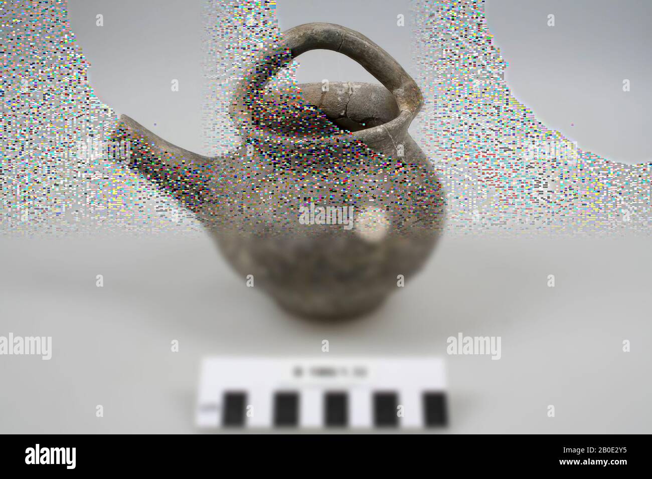 Vajilla, loza, H 14 cm, D 11.6 cm, B incl Boquilla 16.3 cm, cuello D 8 cm, Irán Foto de stock