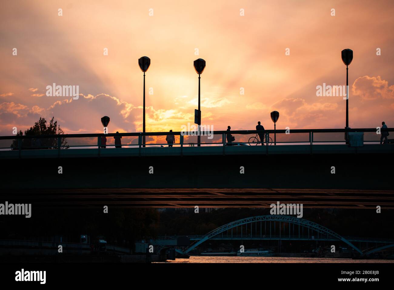 Puente Pont de l'Alma al atardecer Foto de stock