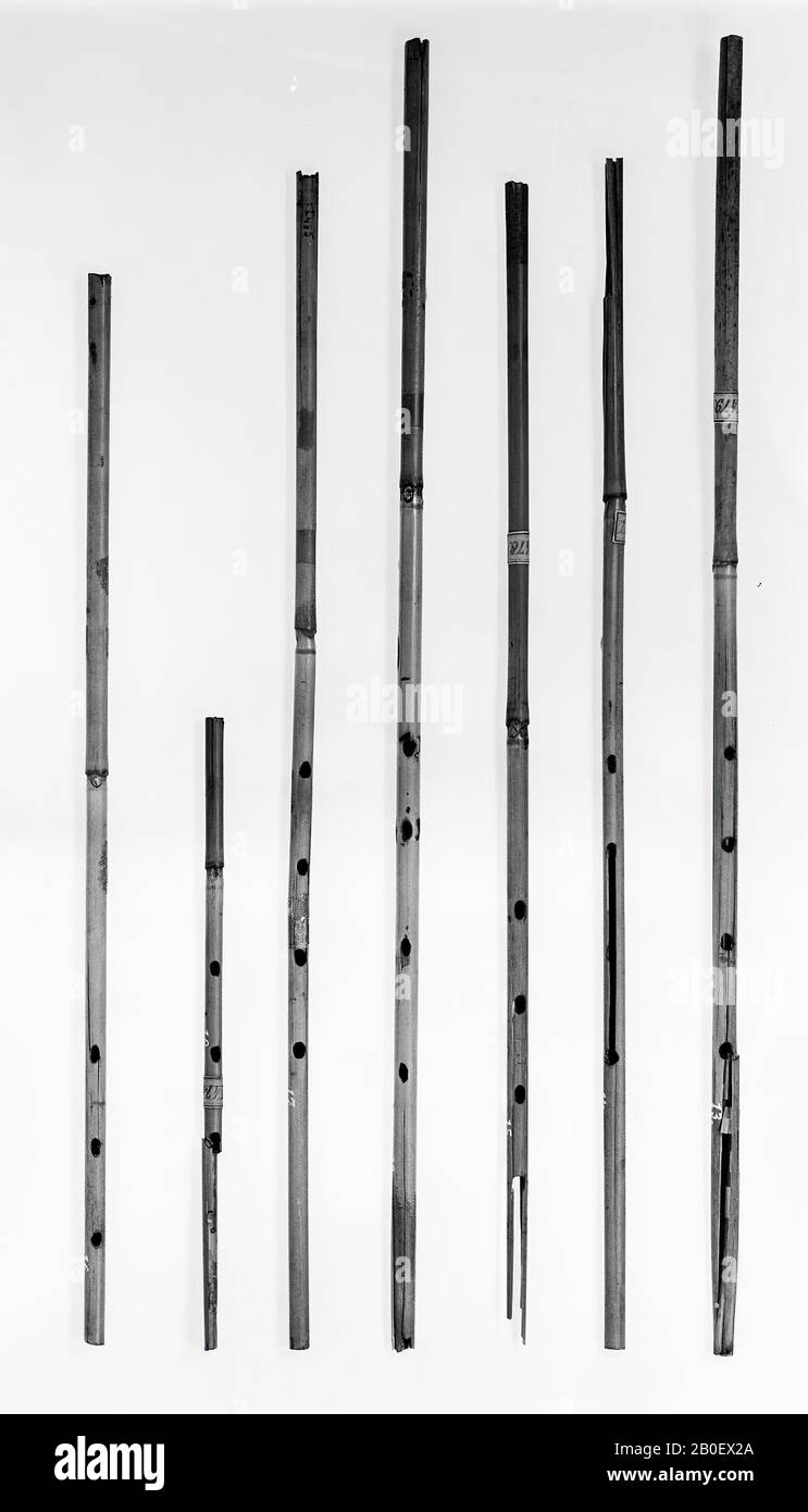 Flauta, 4 agujeros, flauta, caña, longitud: 34.9 cm, Reino Nuevo, Egipto  Fotografía de stock - Alamy