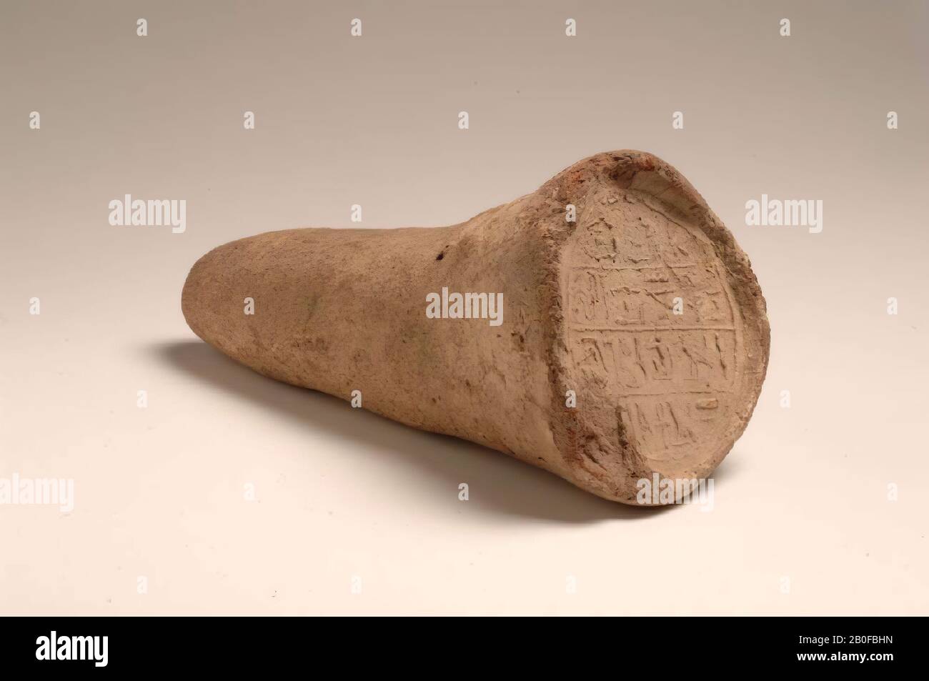 ABA, cono de entierro, cerámica, longitud: 19.7 cm, Período Tardío, XXVI Dinastía, Egipto Foto de stock
