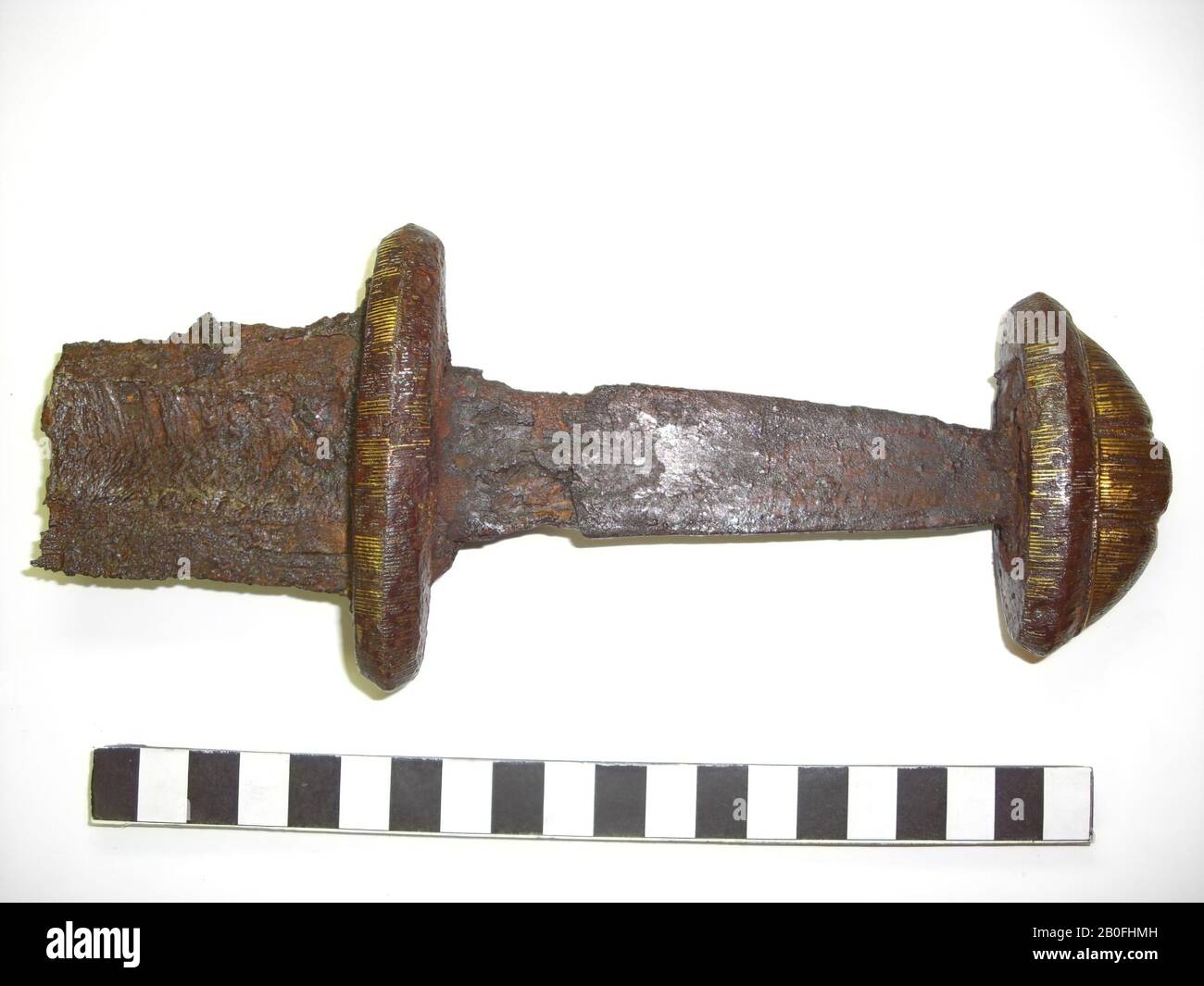 Encontrado de una espada de dos filos, hoja rota (f 1936 Fotografía de  stock - Alamy