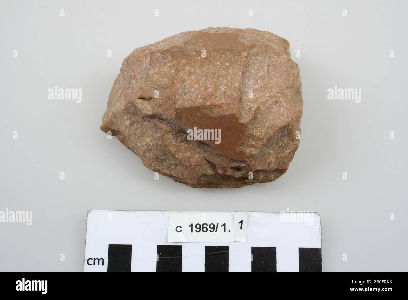 Piedra trabajada, herramienta, piedra, 8,8 x 7,4 x 4 cm, prehistórica, Tailandia, desconocido, desconocido, Kwai Noi Foto de stock