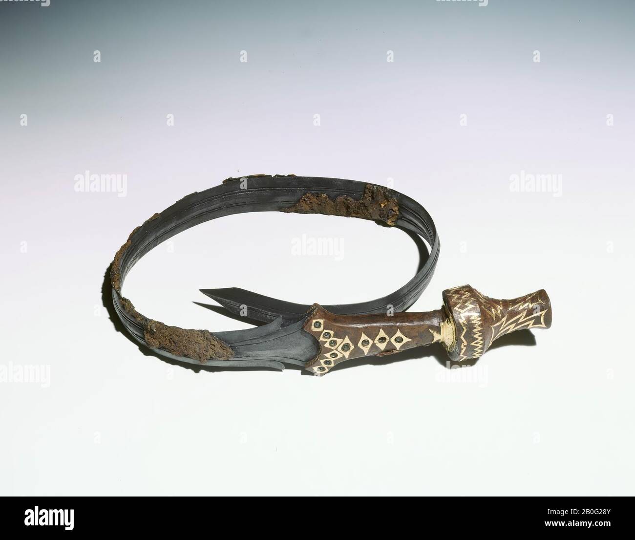 espada de hierro redondeada, encontrada en la situla k 1933 Foto de stock