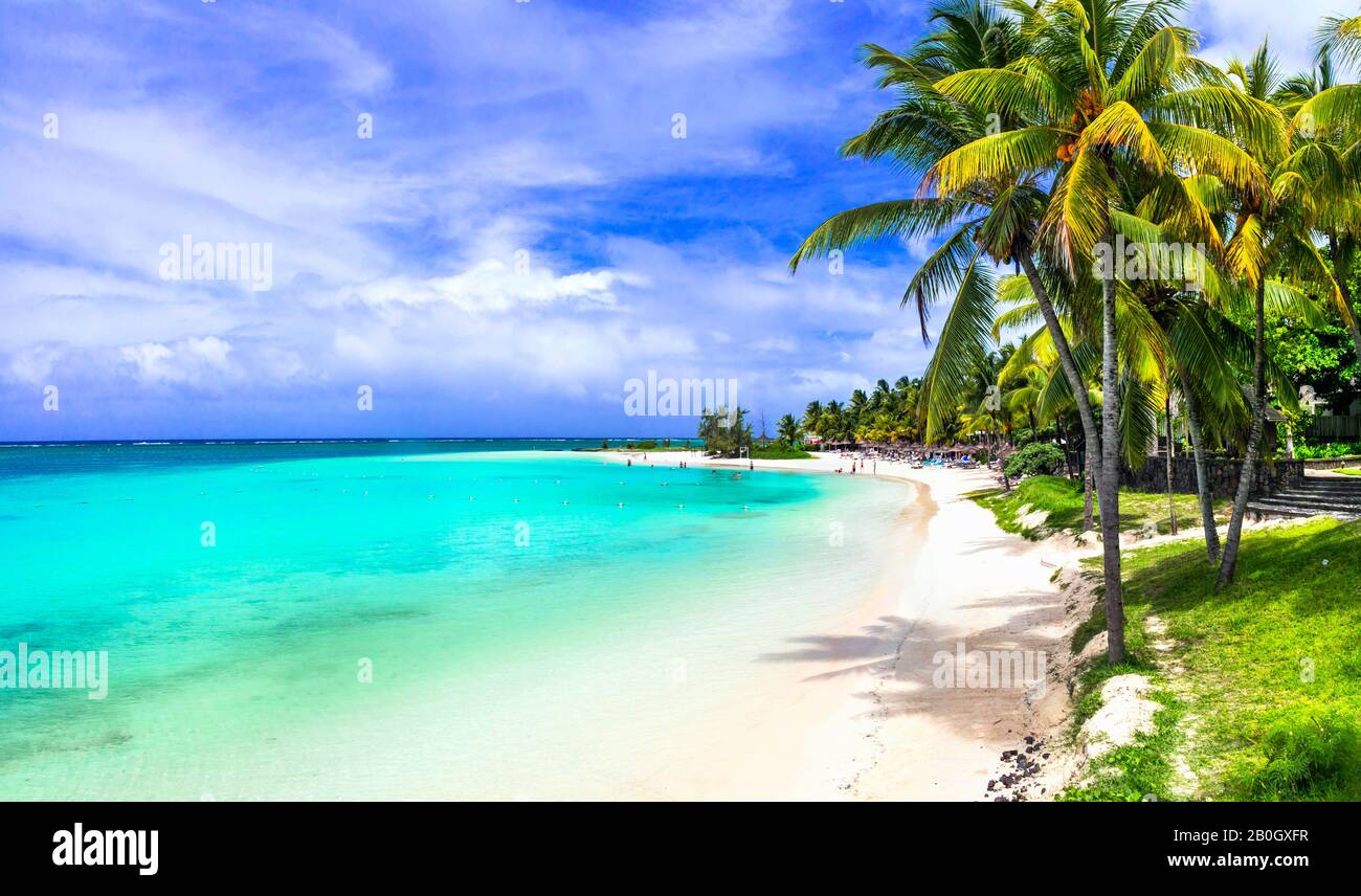 Perfecto paisaje de playa tropical - Isla Mauritius, Belle Mare Foto de stock