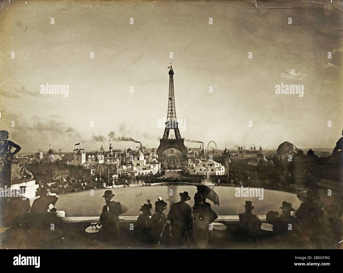 Félix Thiollier, francés, 1842–1914, exposición Universal, París 1900,  1900, impresión de gelatina de plata, Total: 11 1/2 × 15 3/4 pulg. (29.2 ×  40 cm Fotografía de stock - Alamy