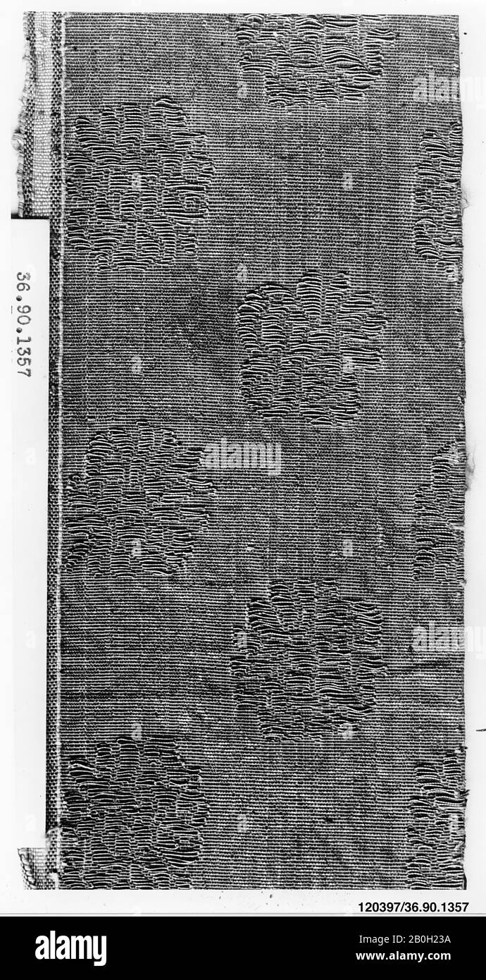 Pieza, italiano, siglo XVI, italiano, seda y hilo de metal, L. 10 x W. 3 1/2 pulgadas (25.4 x 8.9 cm), Textiles-tejido Foto de stock