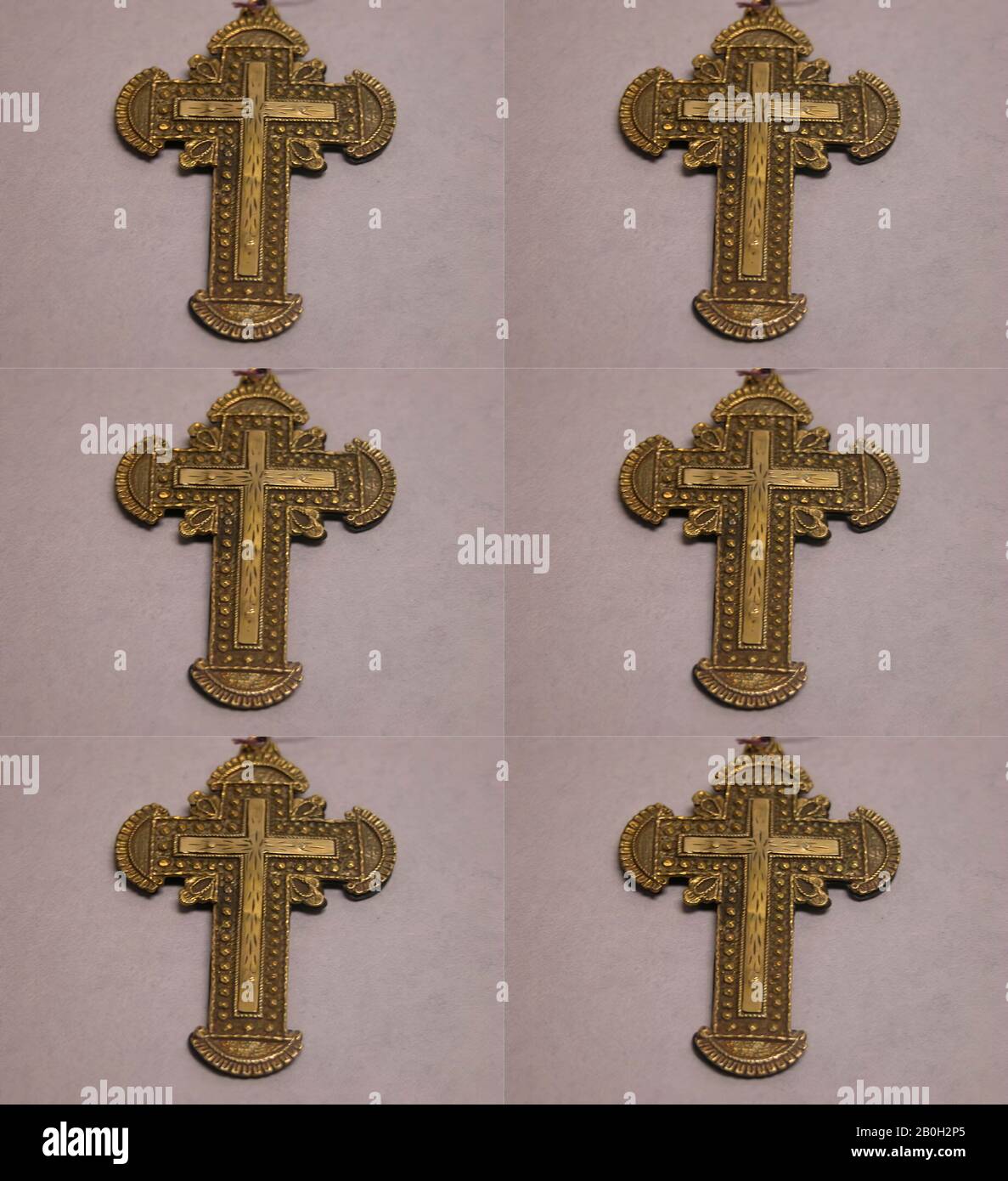 Cross, Filipinas, siglo XVII–XIX, Filipinas, Oro, 2 3/8 x 1 5/8 pulg. (6 x 4.1 cm), Joyería Foto de stock