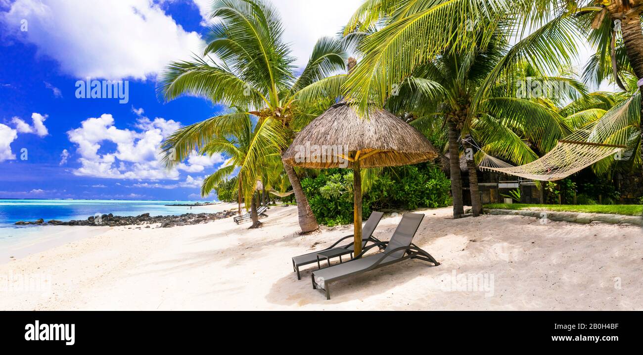 Paisaje tropical de la isla. Mauricio con hermosas playas y resorts de lujo. Vacaciones tranquilas y relajantes Foto de stock