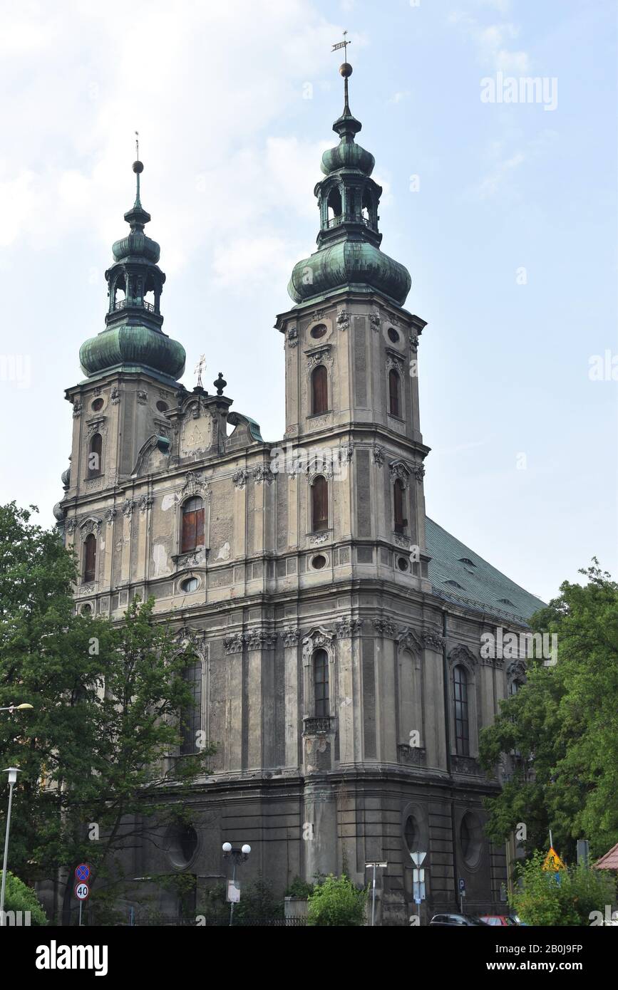 Iglesia en la ciudad polaca Nysa Foto de stock
