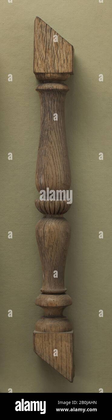 Baluster, británico, siglo 18, británico, roble, altura: 24 pulg. (61 cm), obra de madera Foto de stock