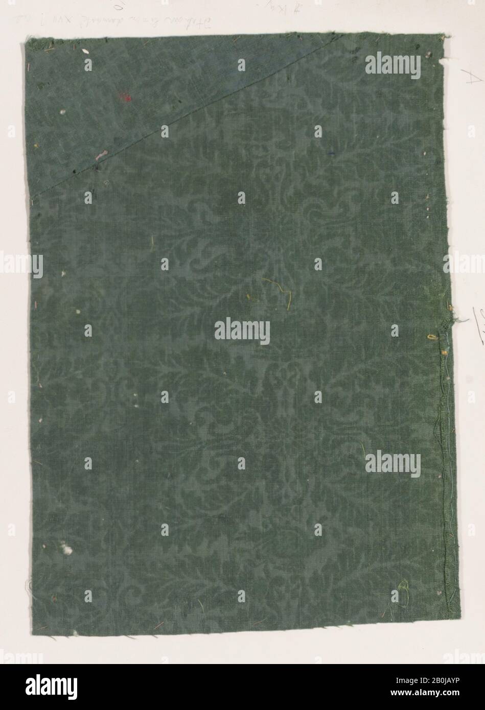 Fragmento, italiano, siglo 17, italiano, lana, Total: 10 3/8 x 14 1/2 pulg. (26.4 x 36.8 cm), Textiles tejidos Foto de stock