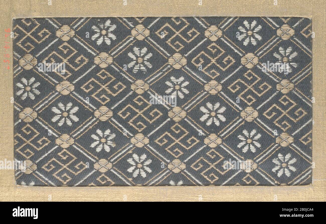 Piece, Japón, siglo XVIII-XIX, Japón, Seda, 5 1/2 x 3 pulg. (13.97 x 7.62 cm), Textiles tejidos Foto de stock