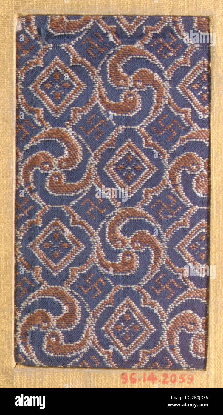 Piece, Japón, siglo XVIII-XIX, Japón, Seda, 3 1/2 x 2 pulg. (8.89 x 5.08 cm), Textiles tejidos Foto de stock