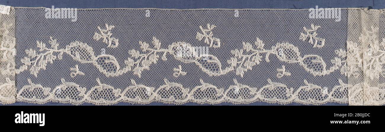 Canteado, Francés, Lille, Ca. 1850, francés, Lille, encaje de Bobbin, L. 22 x W. 3 1/4 pulgadas (55.9 x 8.3 cm), cordones de Textiles Foto de stock