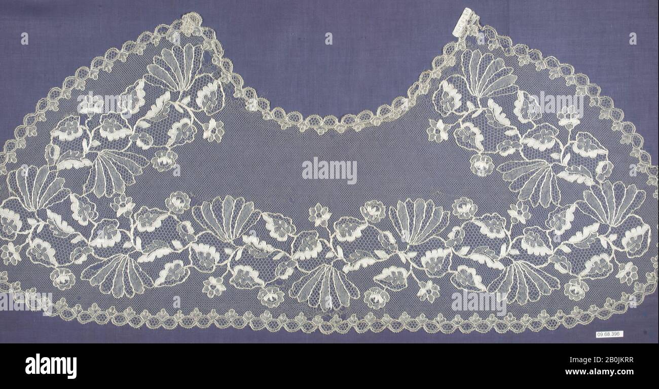 Cuello de encaje de bolsilo de seda, español, principios del siglo XIX, español, encaje de bolsilo, cuello: 16 pulgadas (40.6 9 (22.9 cm), tejas-cordones Fotografía de stock - Alamy