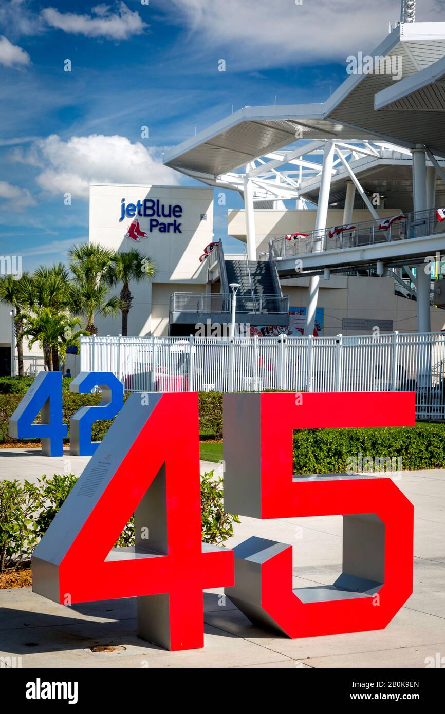 Número 45 - Jersey retirado número de jugador pasado y lanzador del Salón de la Fama, Pedro Martínez, los Medias Rojas de Boston en JetBlue Park, Ft Myers, Florida, EE.UU Foto de stock