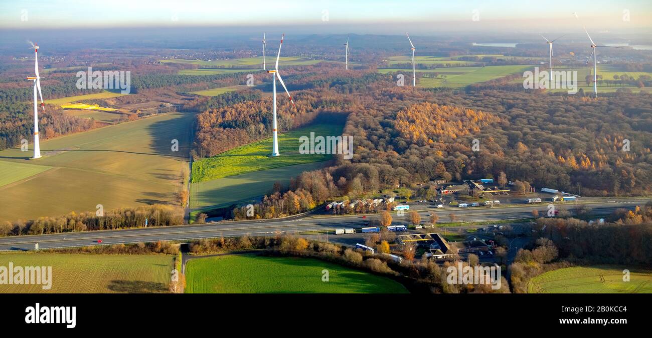 Foto aérea, aerogeneradores, parque natural Hohe Mark, zona de servicio de autopista Hohe Mark East, zona de servicio de autopista Hohe Mark West, Haltern am See, Ruhr A. Foto de stock