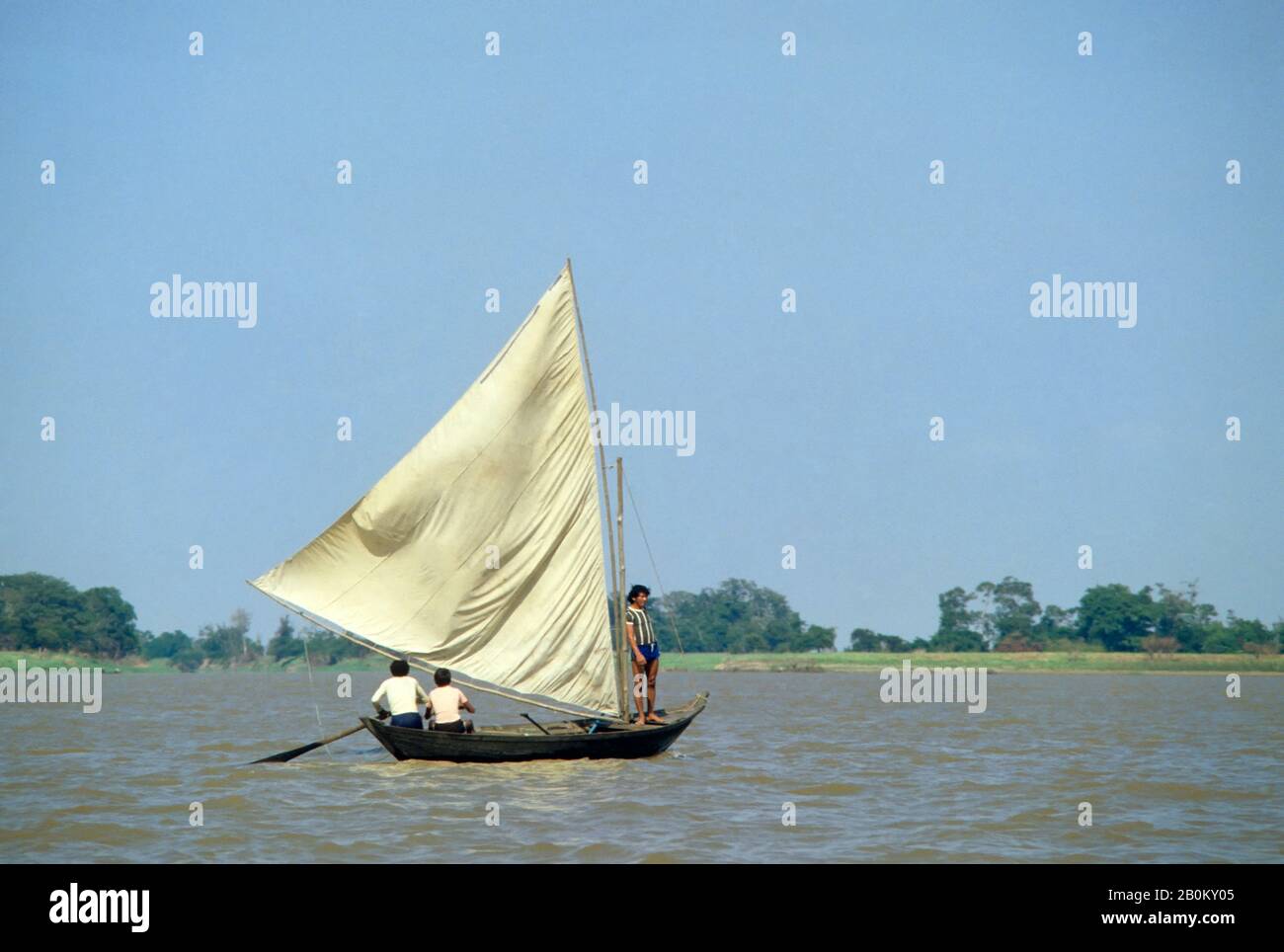 Descuidado progenie Económico BRASIL, DELTA DEL RÍO AMAZONAS, CANOA DE VELA Fotografía de stock - Alamy Descuidado progenie Económico BRASIL, DELTA DEL RÍO AMAZONAS, CANOA DE VELA Fotografía de stock - Alamy