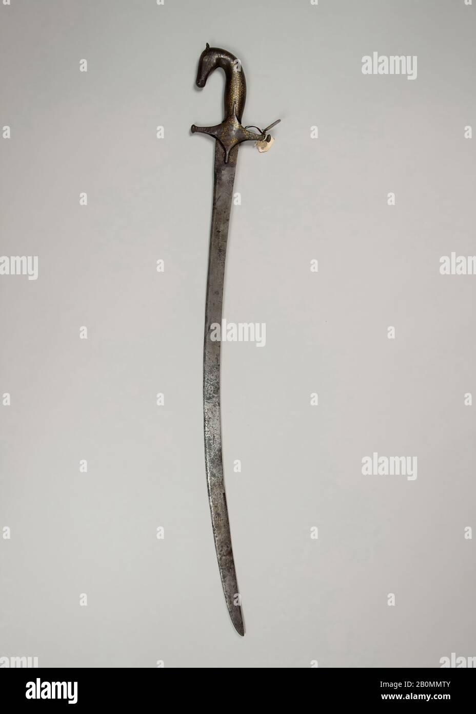 Espada India Siglo 19 India Acero Hierro Oro H 33 1 4 Pulg 84 5 Cm An 4 1 2 Pulg 11 4 Cm Peso 1 Lb 3 7 Onzas 558 5 G Swords Fotografia De Stock Alamy