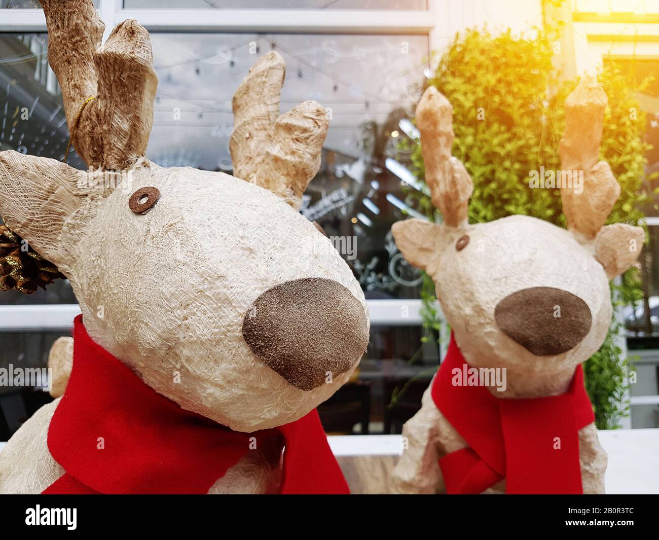 Decoraciones de renos de navidad fotografías e imágenes de alta resolución  - Alamy