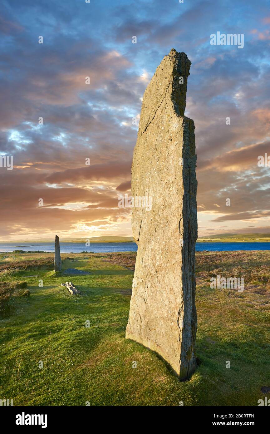 El anillo de Brodgar ( circa 2,500 a circa 2,000 AC) es un henge neolítico y un círculo o henge de piedra, el más grande y más fino círculos de piedra en el Brit Foto de stock