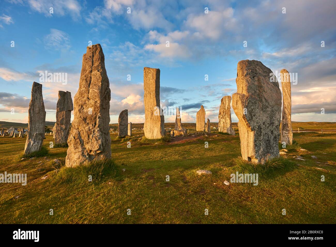 Calanais Estones de pie círculo central de piedra erigido entre 2900-2600BC de 11 metros de ancho. En el centro del anillo se encuentra un enorme monolito Foto de stock