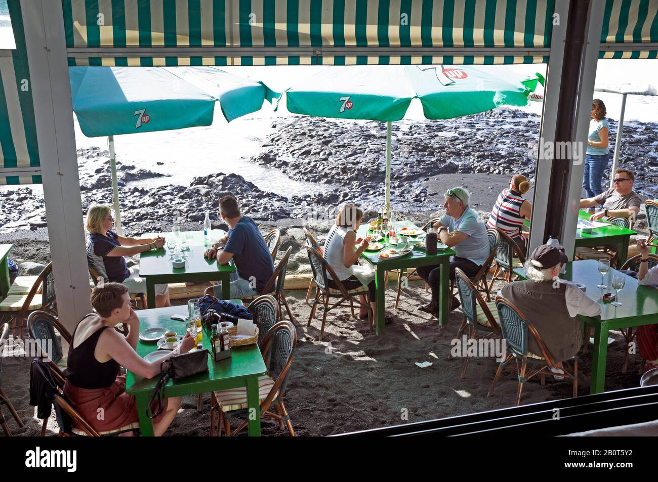 Un popular restaurante de pescado en el Golfo, Lanzarote Fotografía de  stock - Alamy