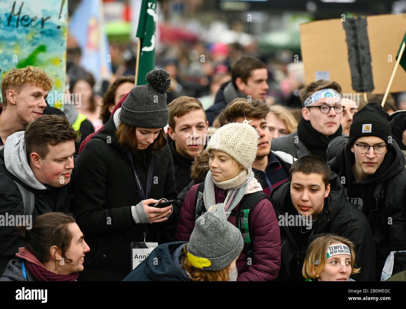 Alemania, Hamburgo ciudad, viernes para el movimiento futuro, Salvemos el Clima con 30.000 manifestantes para la protección del clima, en primera fila, la activista sueca Greta Thunberg / DEUTSCHLAND, Hamburgo, viernes para el futuro Bewegung, Demo fuer Klimaschutz, Greta Thunberg 21.2.2020 Foto de stock