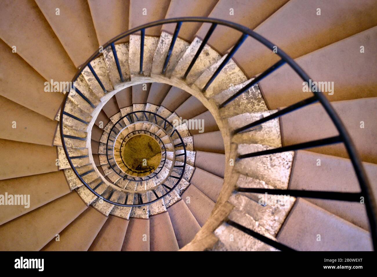 Villa d'este -Tivoli (Escalera espiral en el apartamento noble), Patrimonio de la Humanidad de la UNESCO - Lazio, Italia, Europa Foto de stock