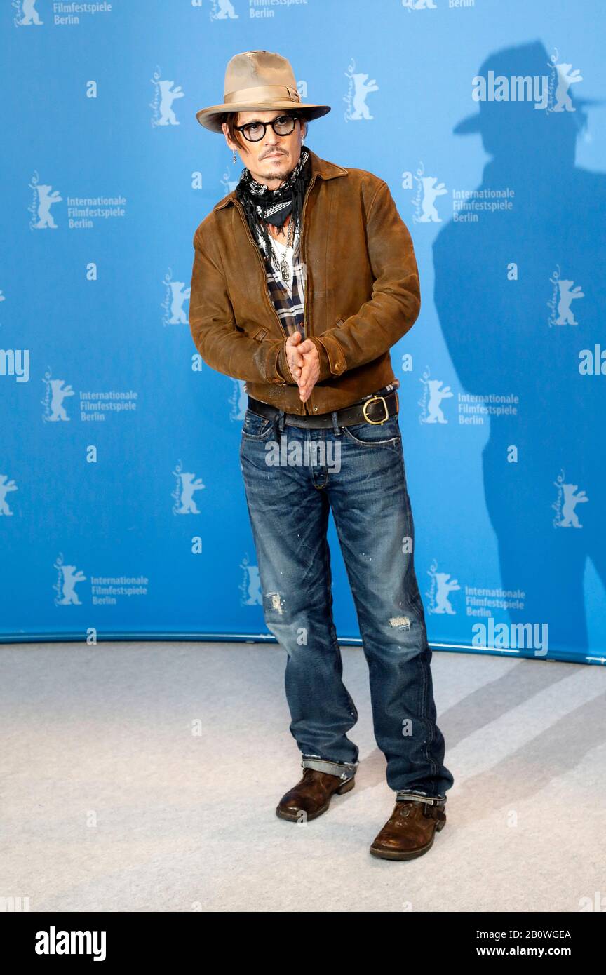 Berlín, Alemania. 21 de febrero de 2020. Johnny Depp durante el fotocine 'Minamata' en el 70º Festival Internacional de Cine de Berlín/Berlinale 2020 en el Hotel Grand Hyatt el 21 de febrero de 2020 en Berlín, Alemania. Crédito: Geisler-Fotopress Gmbh/Alamy Live News Foto de stock