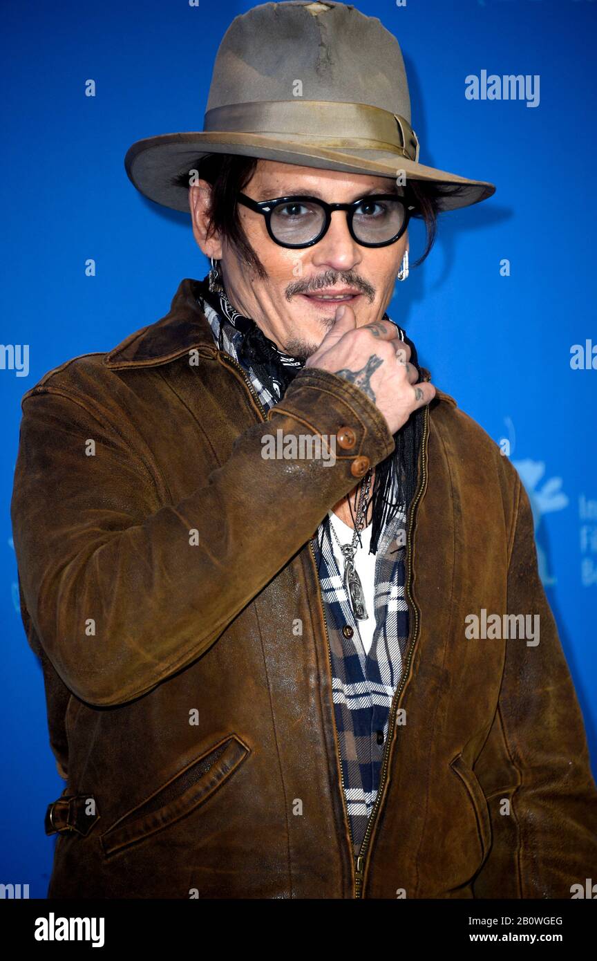 Berlín, Alemania. 21 de febrero de 2020. Johnny Depp durante el fotocine 'Minamata' en el 70º Festival Internacional de Cine de Berlín/Berlinale 2020 en el Hotel Grand Hyatt el 21 de febrero de 2020 en Berlín, Alemania. Crédito: Geisler-Fotopress Gmbh/Alamy Live News Foto de stock
