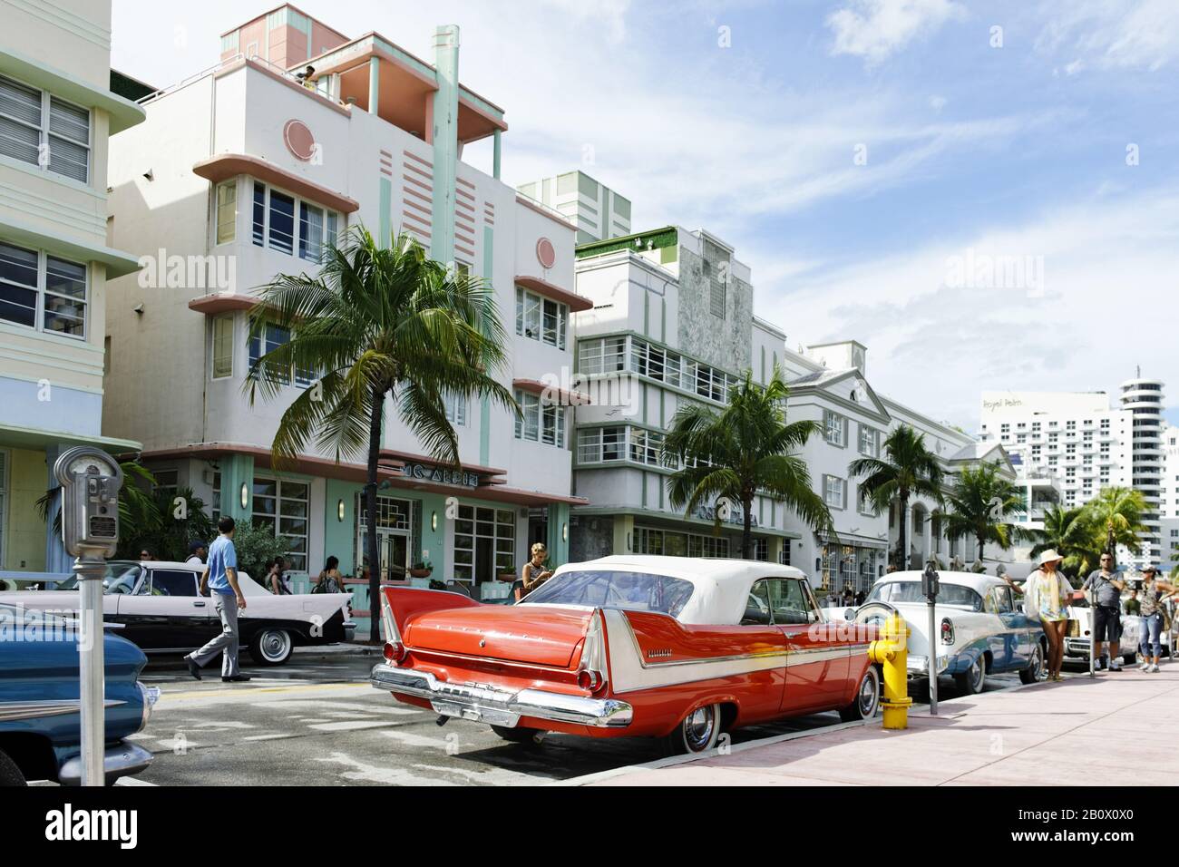 Plymouth Belvedere Convertible, año 1957, años cincuenta, coche clásico americano, Ocean Drive, Miami South Beach, Distrito Art Deco, Florida, Estados Unidos, Foto de stock