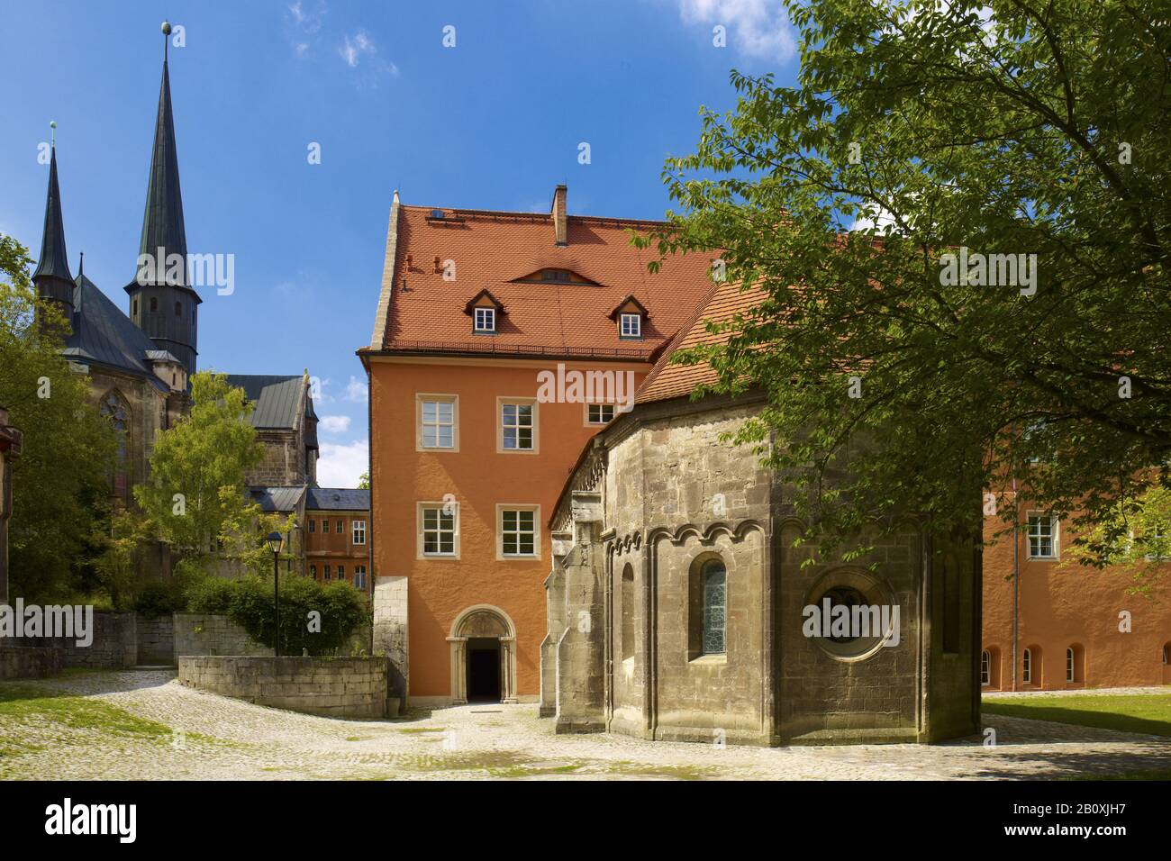 Iglesia del monasterio y la capilla con entrada a la Casa del Príncipe desde el este, Schulpforte Monasterio, cerca de Naumburg, Sajonia-Anhalt, Alemania, Foto de stock