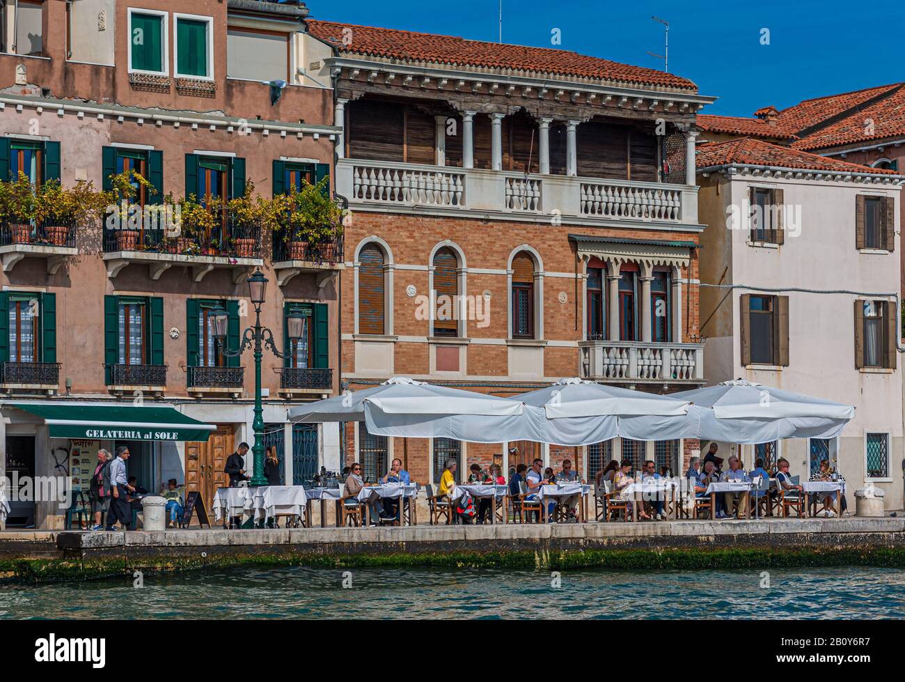 Gelateria al Sole en Venecia Foto de stock