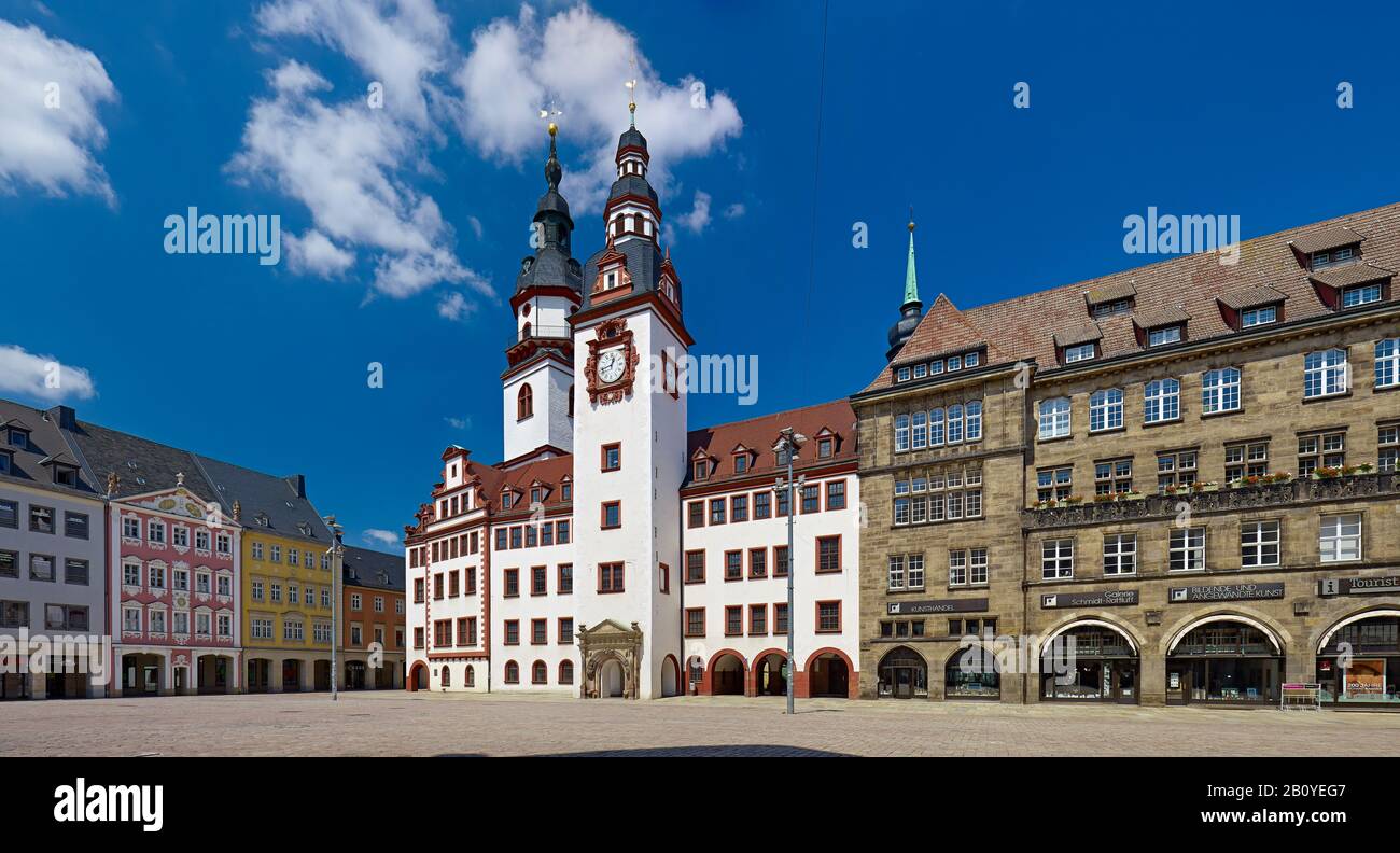 Mercado con el antiguo y nuevo ayuntamiento, la iglesia de San Jakobi en Chemnitz, Sajonia, Alemania, Foto de stock
