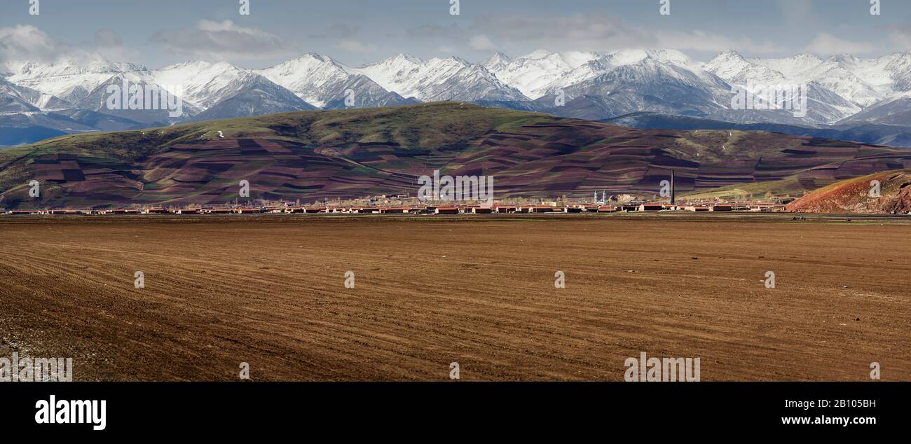 El borde norte de la meseta tibetana. Qinghai, China Foto de stock