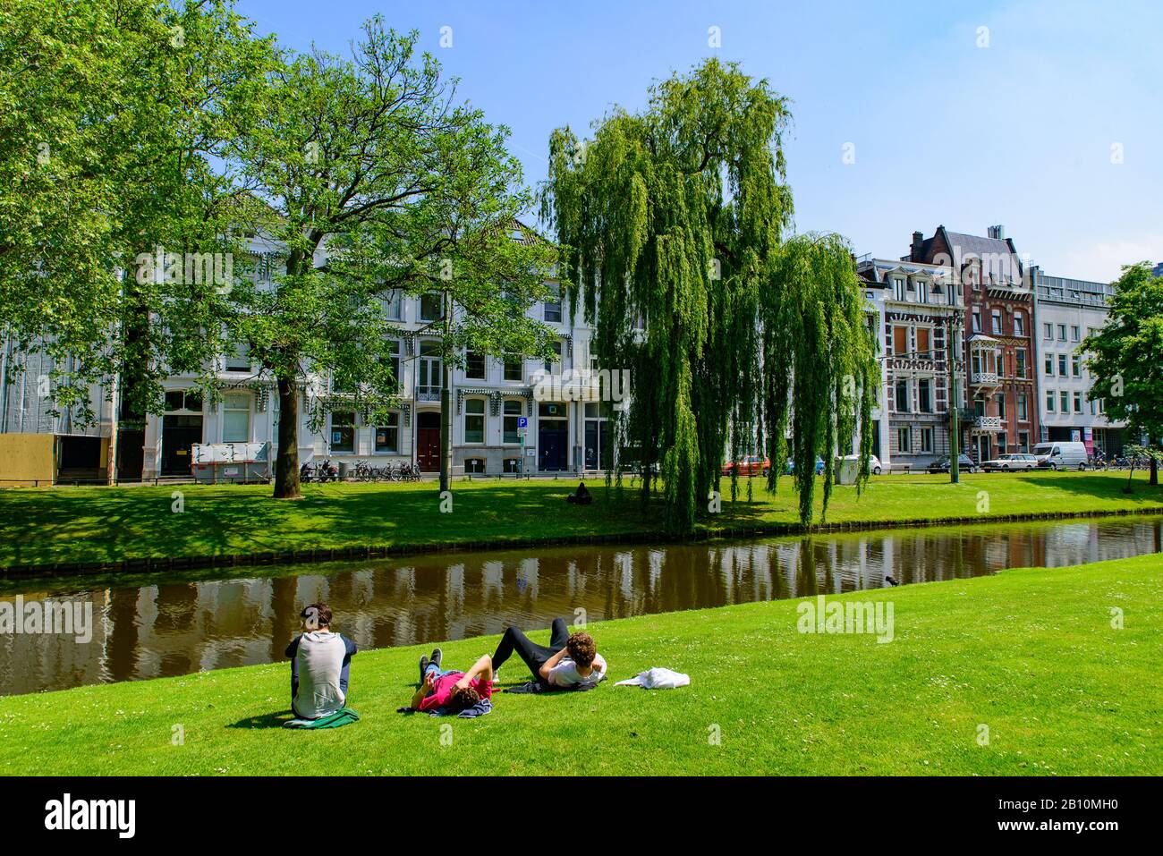 La vía navegable y el parque en el centro de la ciudad de Rotterdam, países Bajos Foto de stock