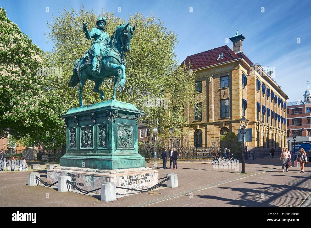 Estatua de Guillermo de Orange a caballo en Paleis Noordeinde, en La Haya, Holanda Meridional, Holanda, Benelux Foto de stock