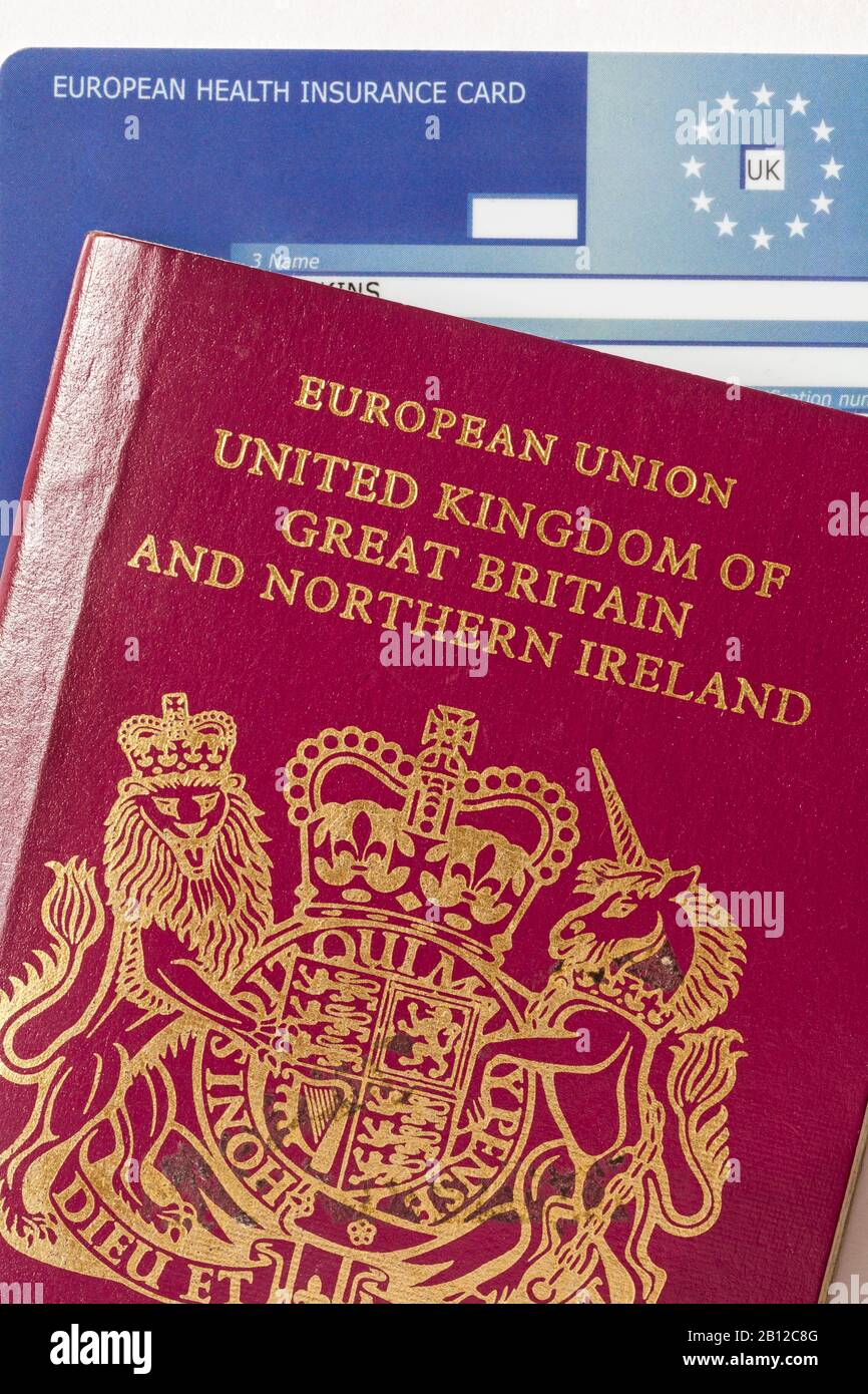 Tarjeta EHIC con pasaporte para la Unión Europea Reino Unido de Gran  Bretaña e Irlanda del Norte Fotografía de stock - Alamy