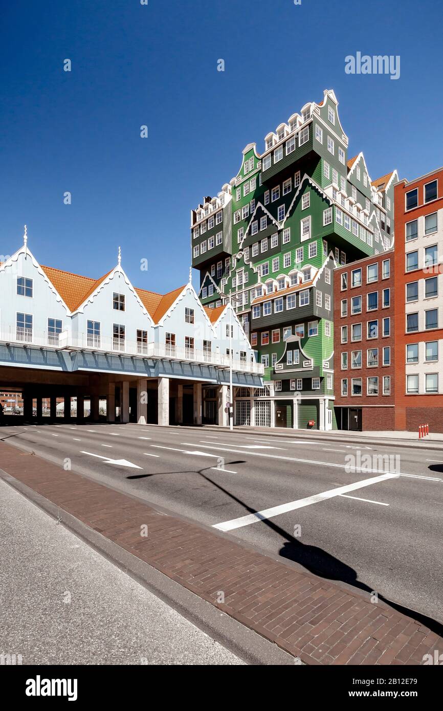Hotel con arquitectura excepcional en Zaandam, cerca de Ámsterdam, Países Bajos Foto de stock