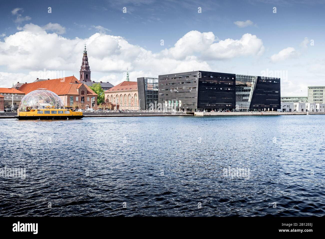 Nueva extensión de la Biblioteca Real Danesa, llamado diamante negro o Den Sorte Diamant en Inderhavn en Slotsholmen, Copenhague, Dinamarca Foto de stock