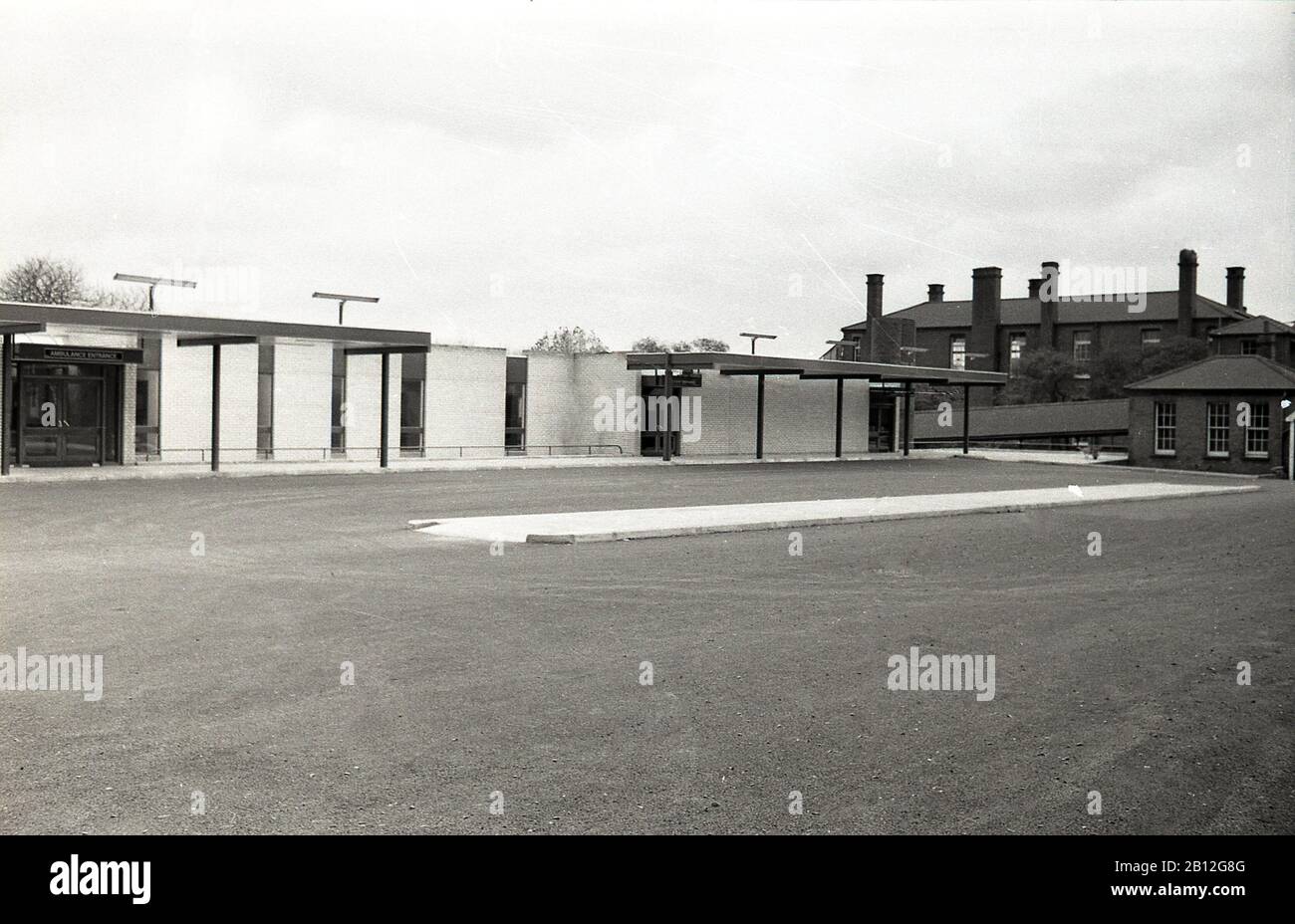 1980, histórico, edificio nuevo, una entrada ambulante en el Hospital General Brook, sureste de Londres, Inglaterra, Reino Unido. Foto de stock