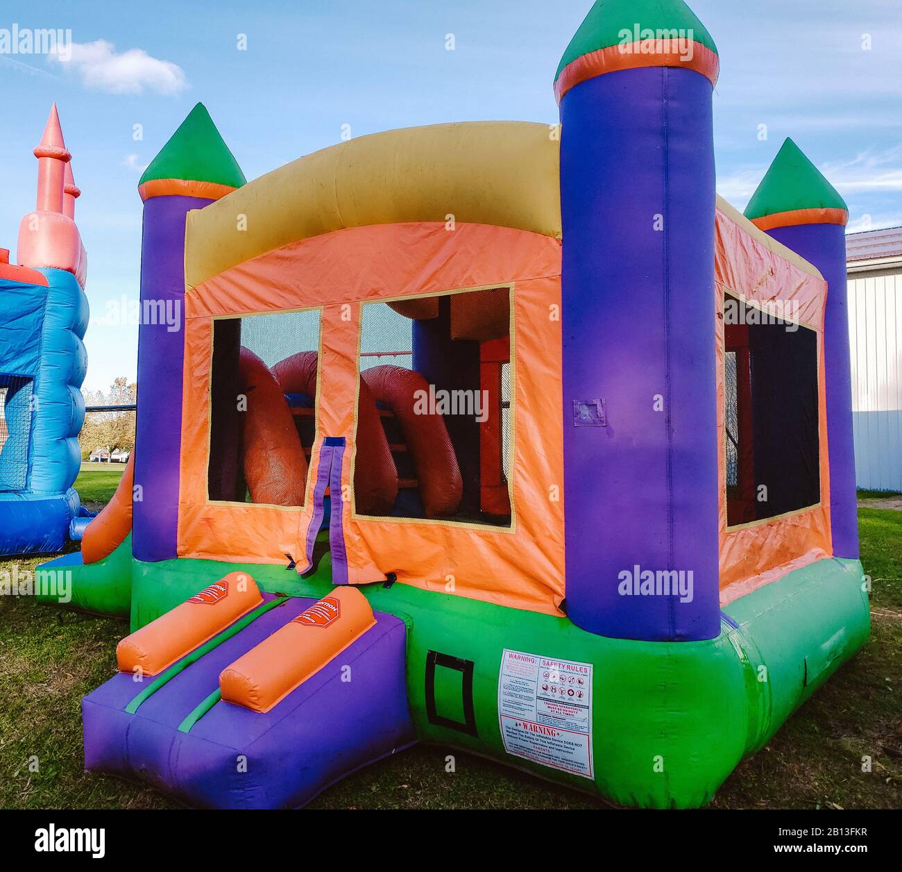 Juegos inflables para niños fotografías e imágenes de alta - Alamy