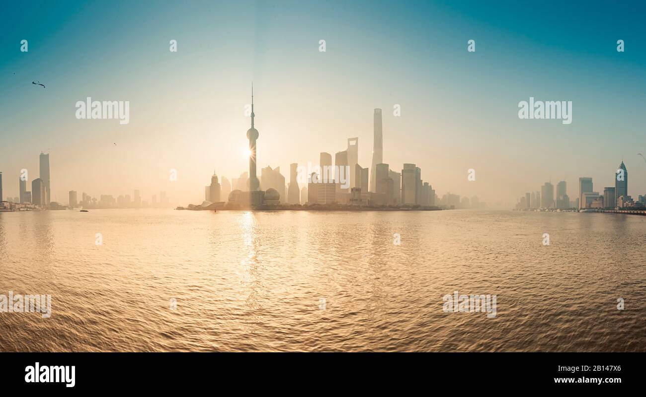 Torre Shangai Fotos e Imágenes de stock - Página 7 - Alamy
