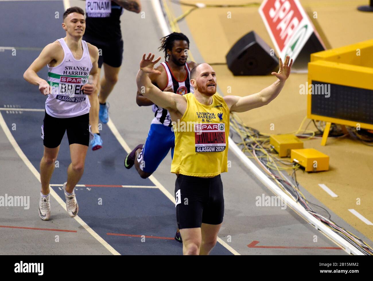 James Williams gana la final masculina de 400m durante el segundo día del campeonato de atletismo de SPAR British en Emirates Arena, Glasgow. Foto de stock