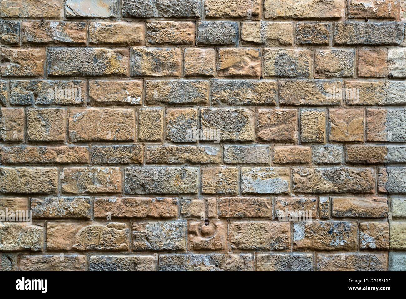 Ladrillo o pared de piedra de una casa antigua en la calle de Florencia, Italia. Antecedentes. Foto de stock