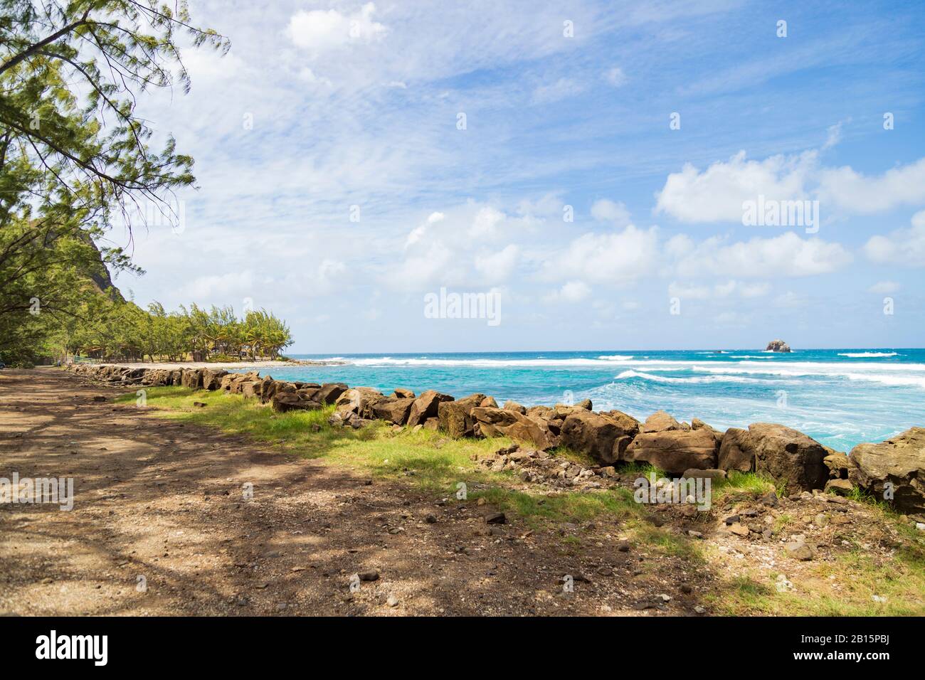 Impresionante paisaje costero en un día brillante en la tropical Santa Lucía Foto de stock